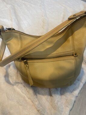 The Sak Cream Leather Shoulder Bag Pebbled Leather Zip Pocket Casual Hobo Purse